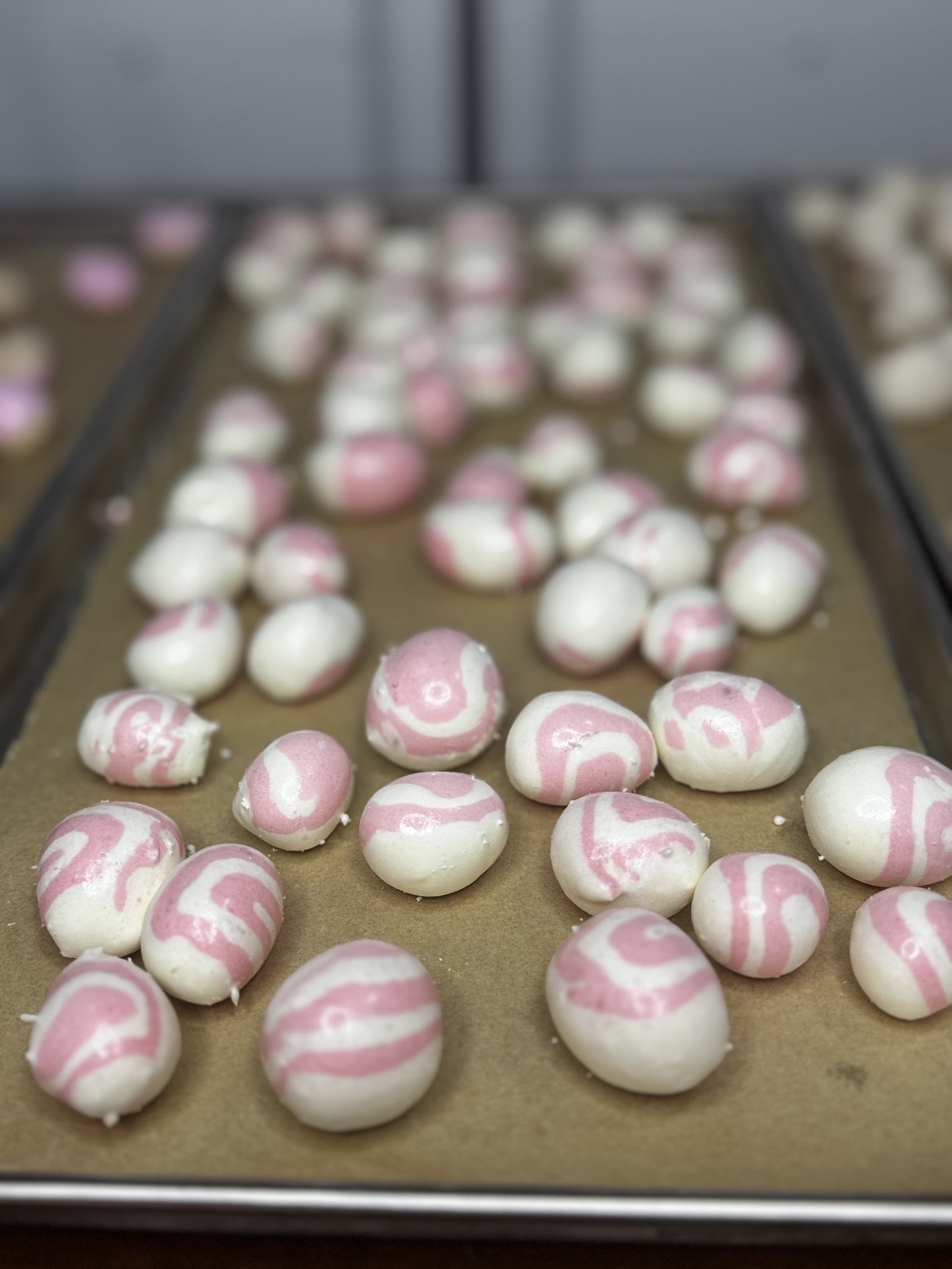 Freeze Dried Candy, displaying candy on tray, salt water taffy, strawberry cheesecake flavour